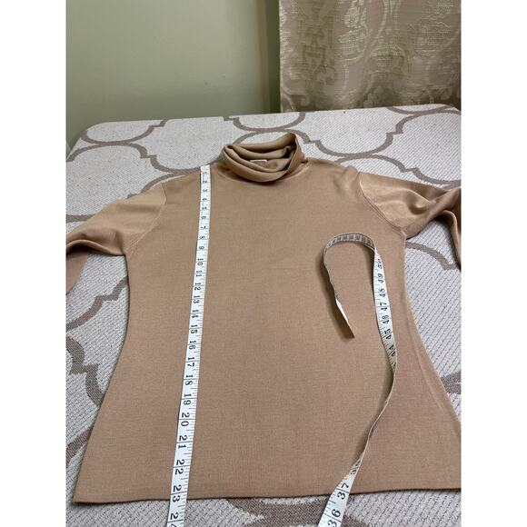 Neiman Marcus exclusive silk spandex blend turtleneck sweater, size medium - Picture 4 of 8
